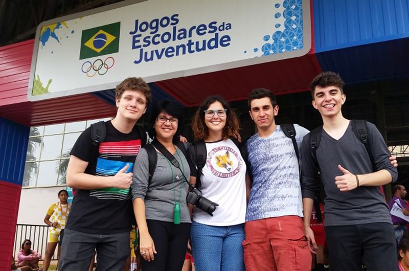 Nossa turminha: Felipe, Cris, eu, Lugin e Cauê.