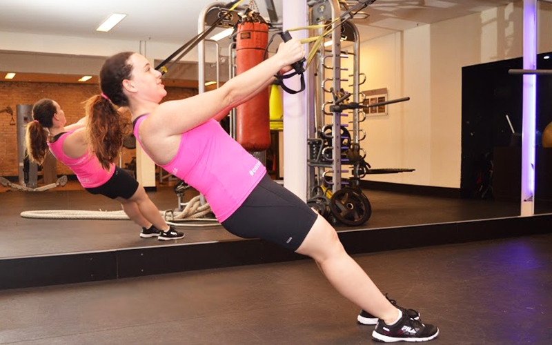 corremulherada-ensaio-aline-trx-academia